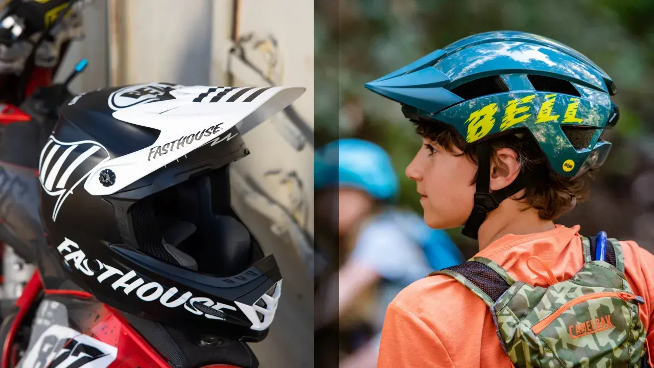 Caschi moto bambini taglie: un casco nero da motocross e uno blu da mountain bike per ragazzi.